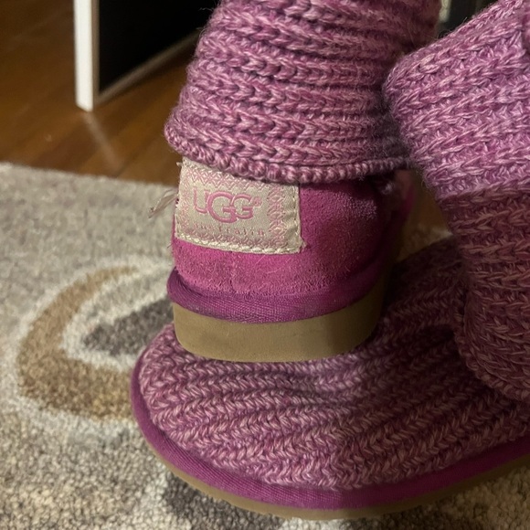 Ugg sweater boots, style: Classic Cardy, size: 4 - Picture 2 of 10